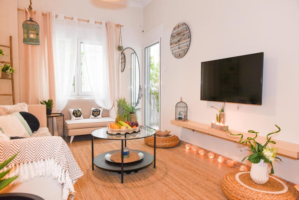 TV and multimedia, Living room, Seating area, Evening entertainment