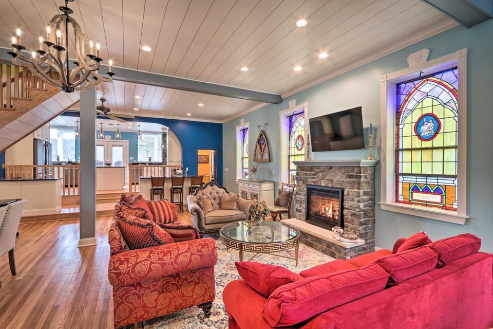 16 Mi to Camelback Resort: Getaway w/ Game Room Villa in Pocono Mountains