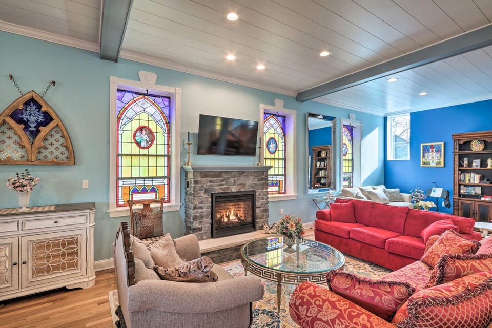 16 Mi to Camelback Resort: Getaway w/ Game Room Villa in Pocono Mountains