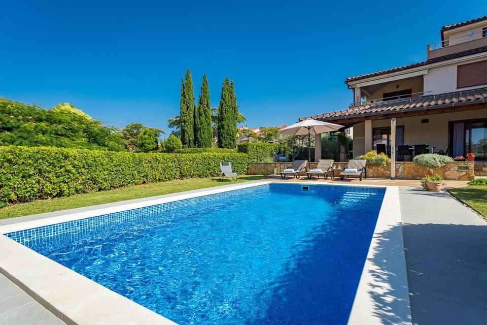 Lovely Istrian apartment with a private swimming pool and a charming garden Apartment in Banjole