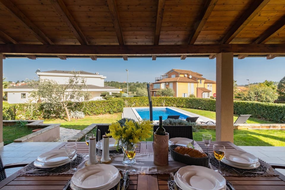 Lovely Istrian apartment with a private swimming pool and a charming garden Apartment in Banjole
