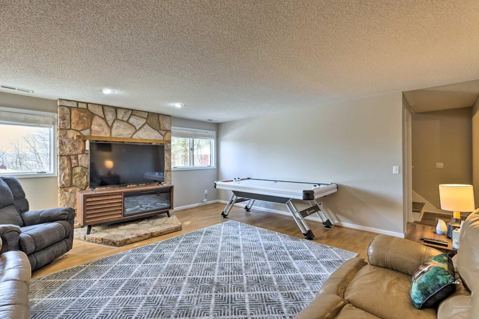 Massanutten Resort Home w/ Deck + Mountain Views! House in Massanutten