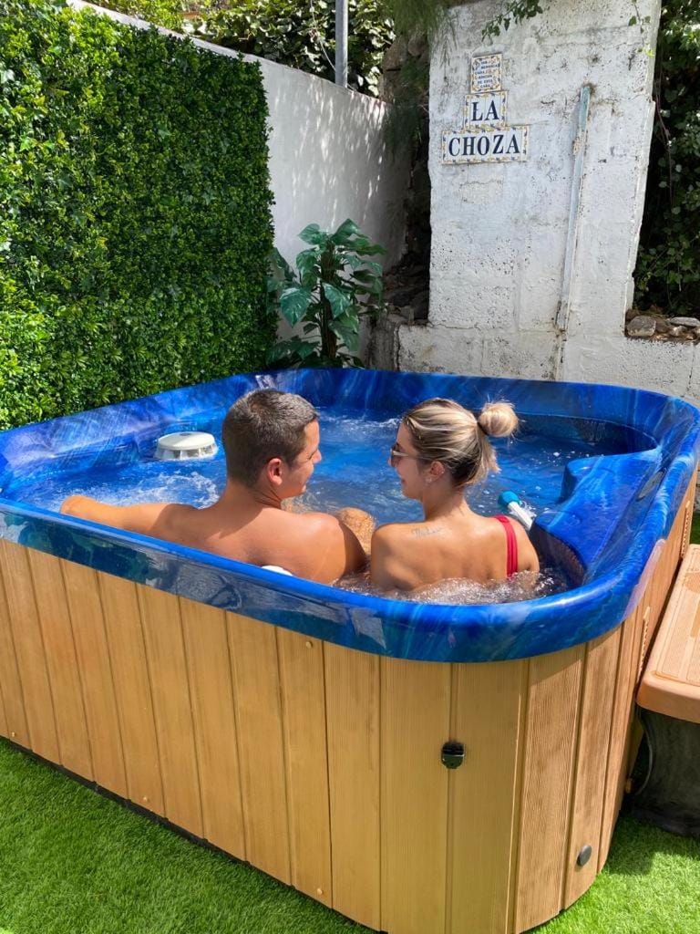Hot Tub, Hot Tub