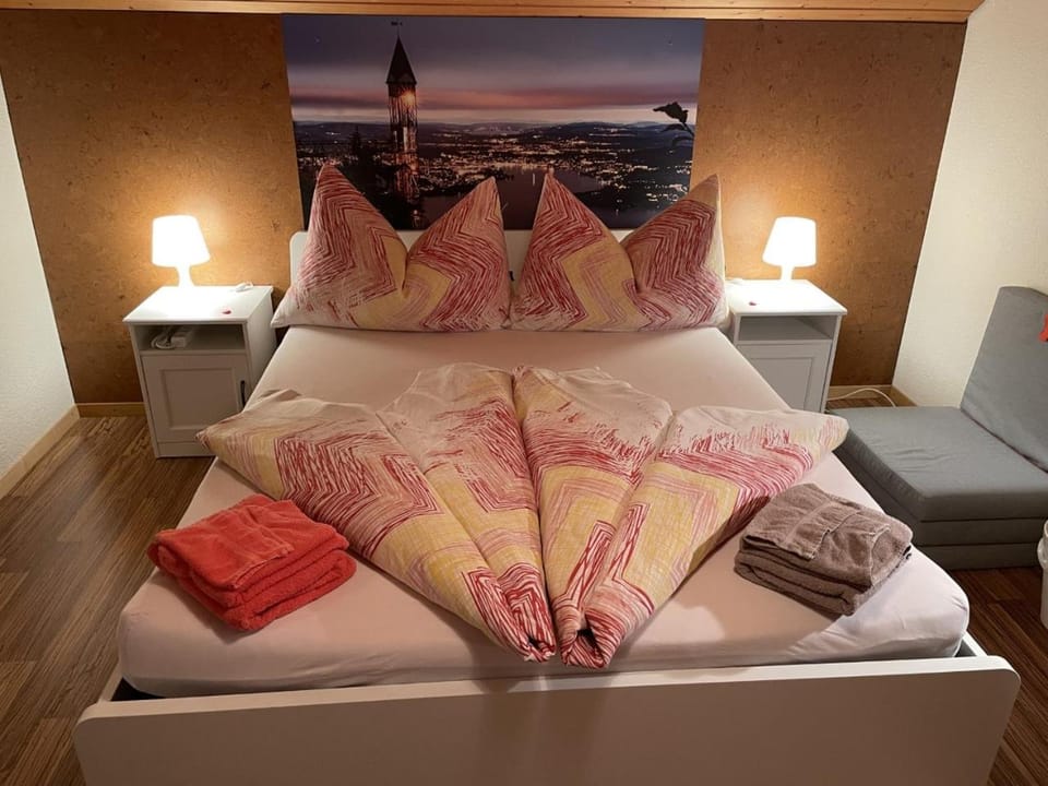 Photo of the whole room, Bedroom