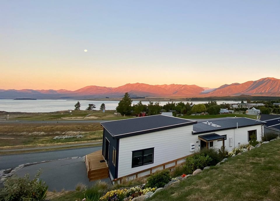 Property building, Neighbourhood, Lake view, Mountain view, Sunset