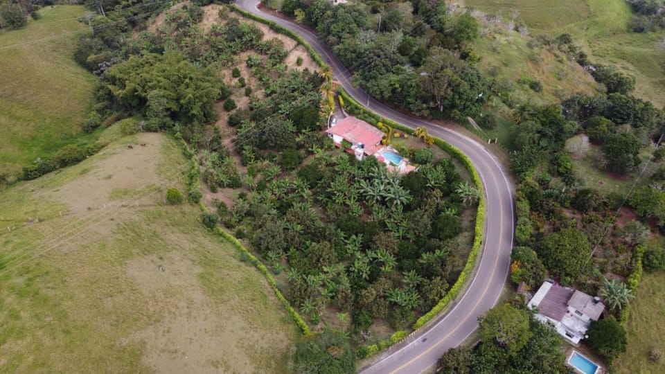 La mejor opción para tu descanso y recreación. Villa in Caldas, Colombia