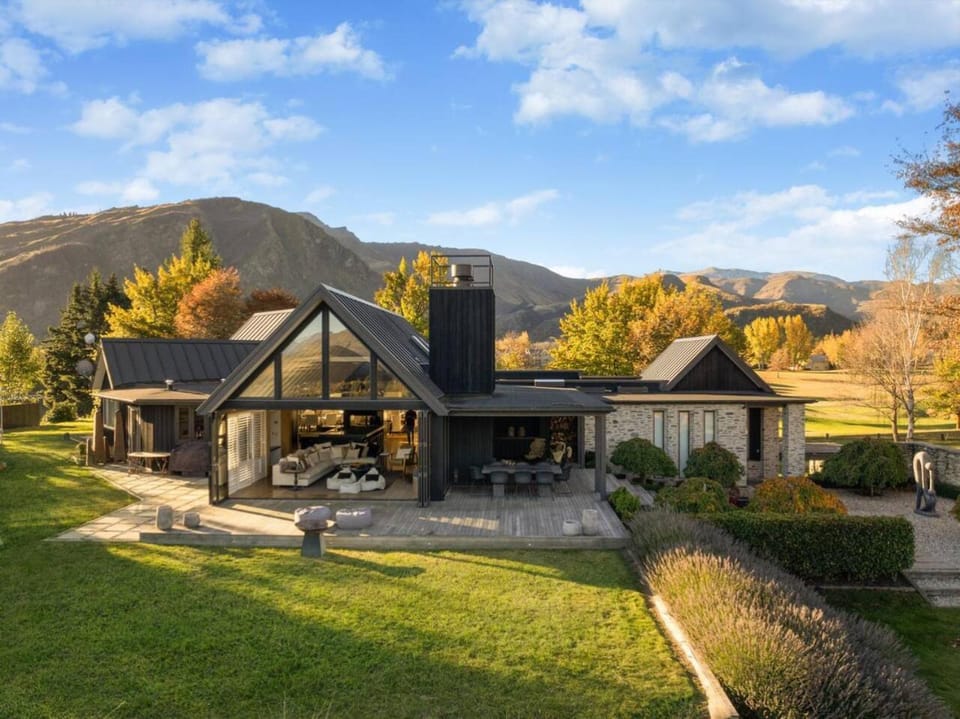 Aroha Homestead Luxury Holiday Home by MajorDomo Villa in Arrowtown