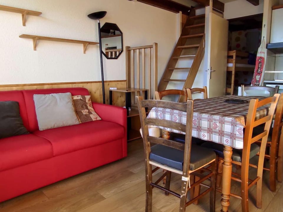 Studio cabine mezzanine avec parking, vue Pyrénées - FR-1-580-26 Cabin in Bolquère