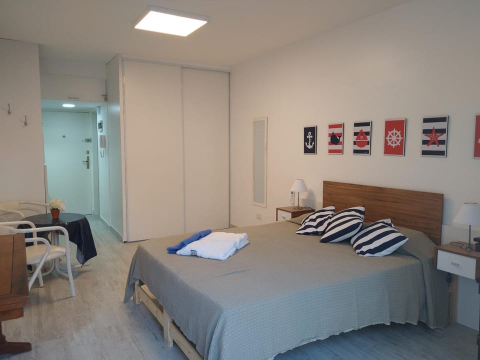 Bed, Photo of the whole room, Decorative detail