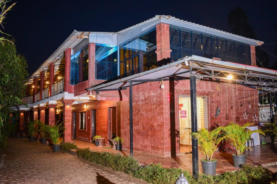 Property building, Facade/entrance, View (from property/room)