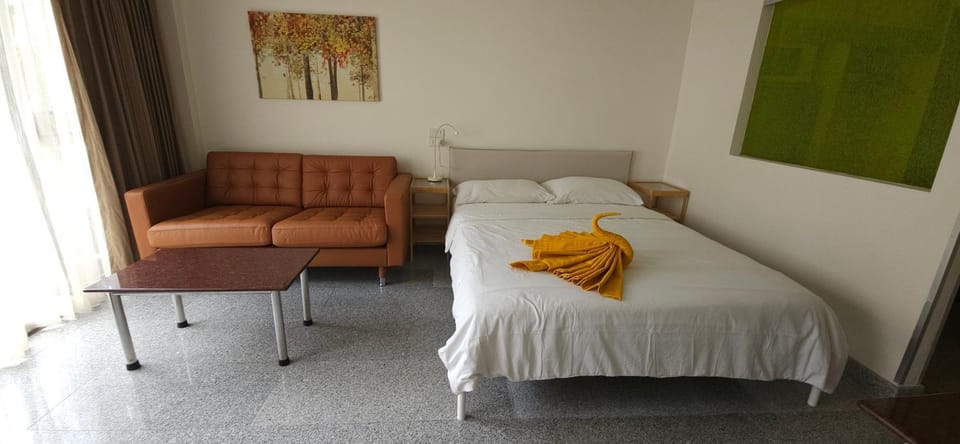 Bed, Seating area
