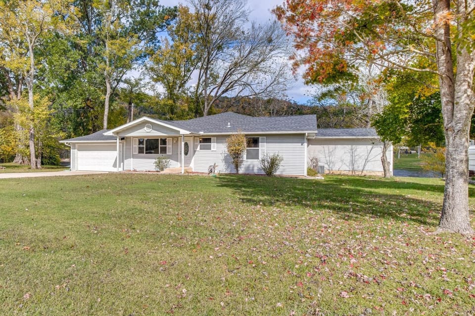 TroutFest: Anglers’ Retreat on White River w/ Deck House in Arkansas