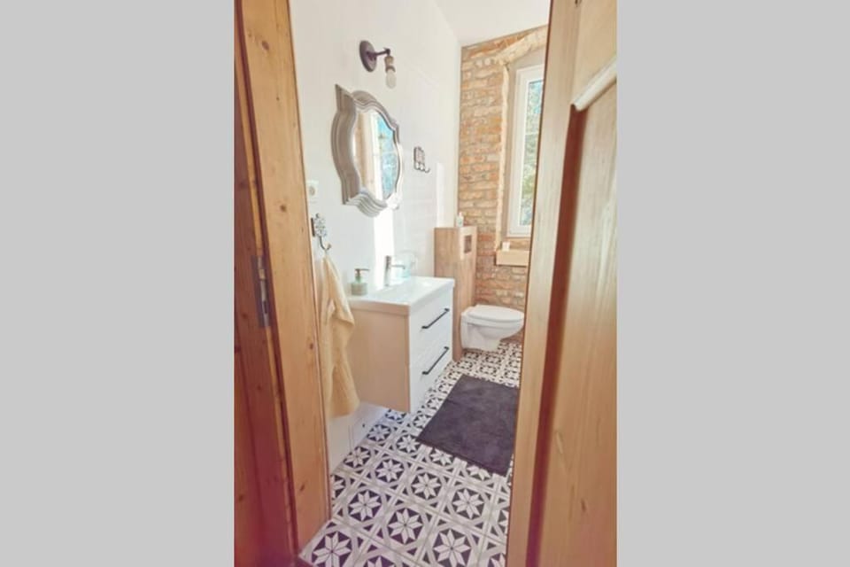 Marcówka M4 - duży apartament w historycznej willi z ogrodem Apartment in Lower Silesian Voivodeship