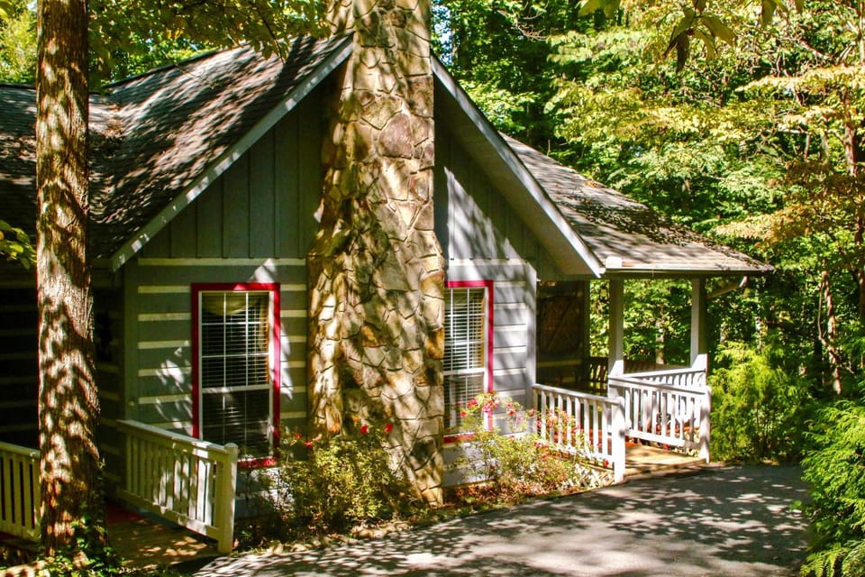 ‘Firefly Cove’ - 3 Mi to Parkway & National Park! House in Sevier County