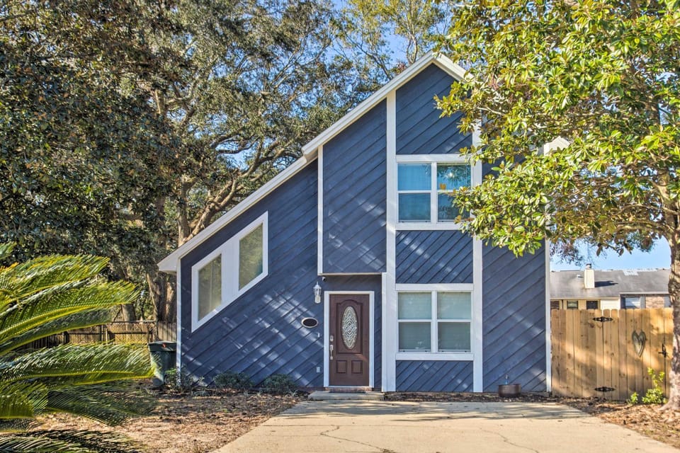 A-Frame Retreat in Pensacola, 10 Mi to Dtwn House in Pensacola