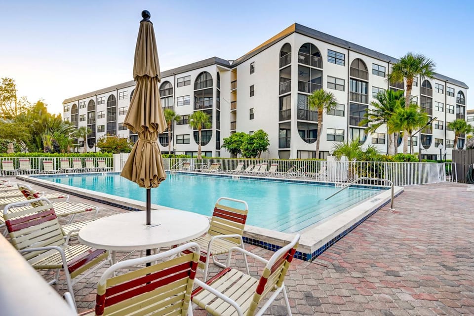 2 Mi to Tigertail Beach: Quiet Waterfront Condo House in Marco Island
