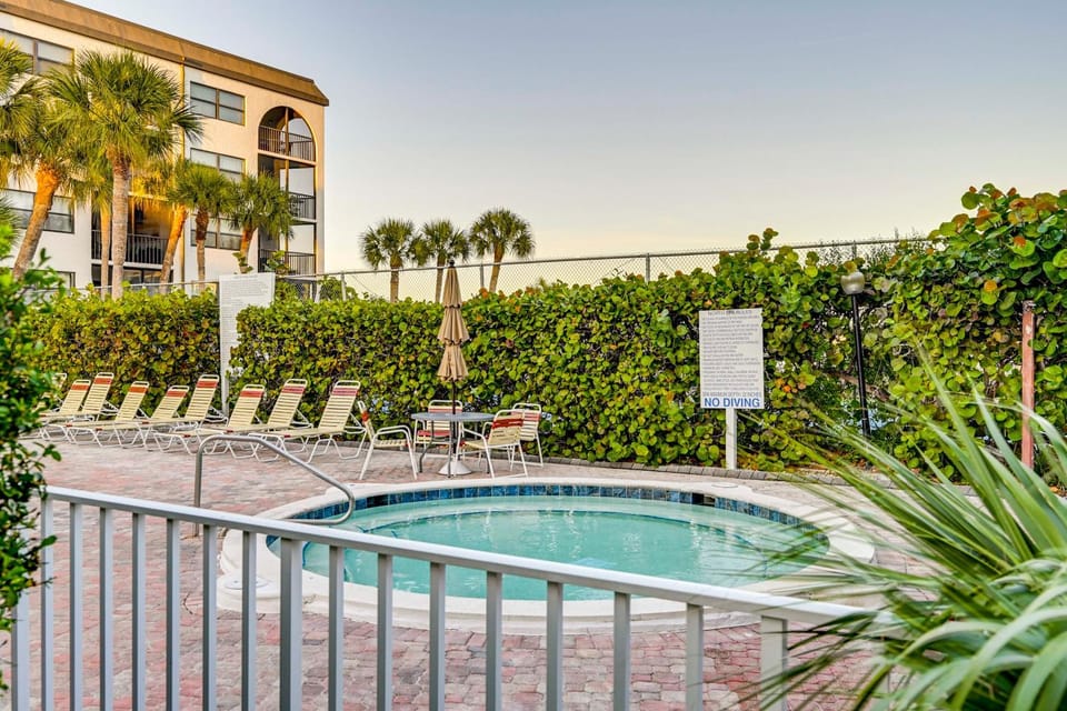 2 Mi to Tigertail Beach: Quiet Waterfront Condo House in Marco Island