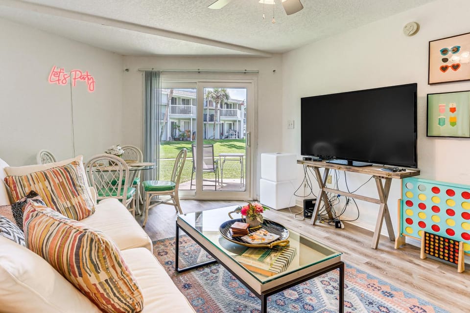 ‘Sea La Vie’ Condo: Pensacola Beach Access! House in Pensacola Beach