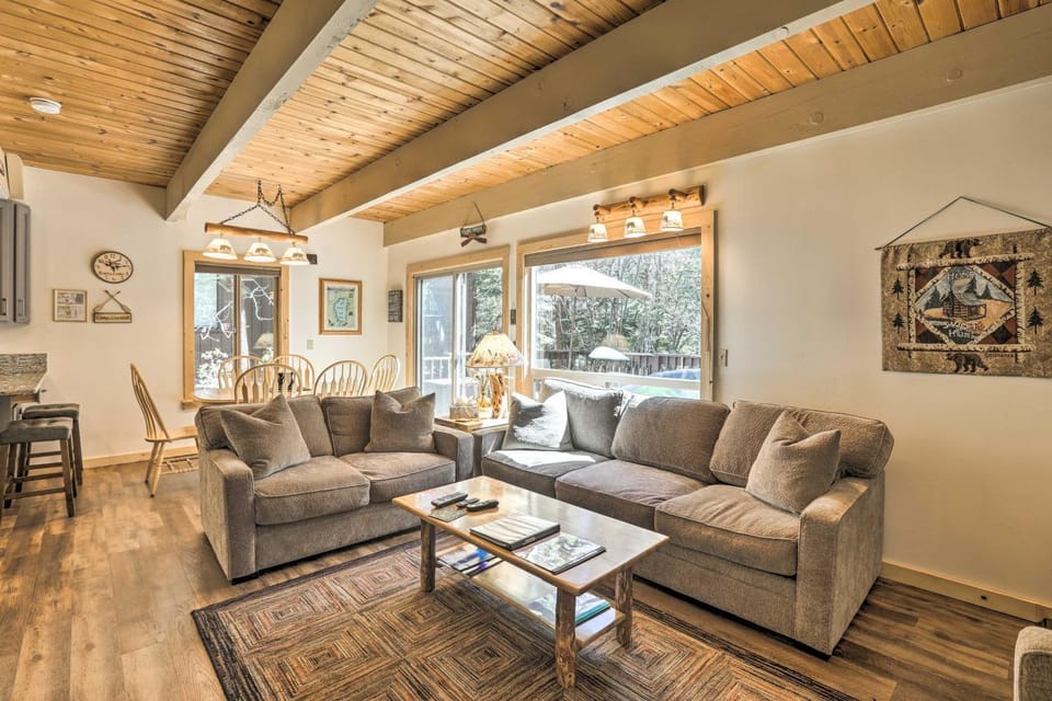 3 Mi to Lake Tahoe: Quiet Incline Village Cabin! Cabin in Incline Village