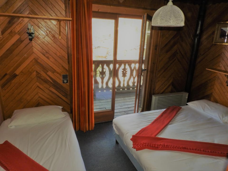 1 Authentique chalet, le Mirador Chalet in Les Gets