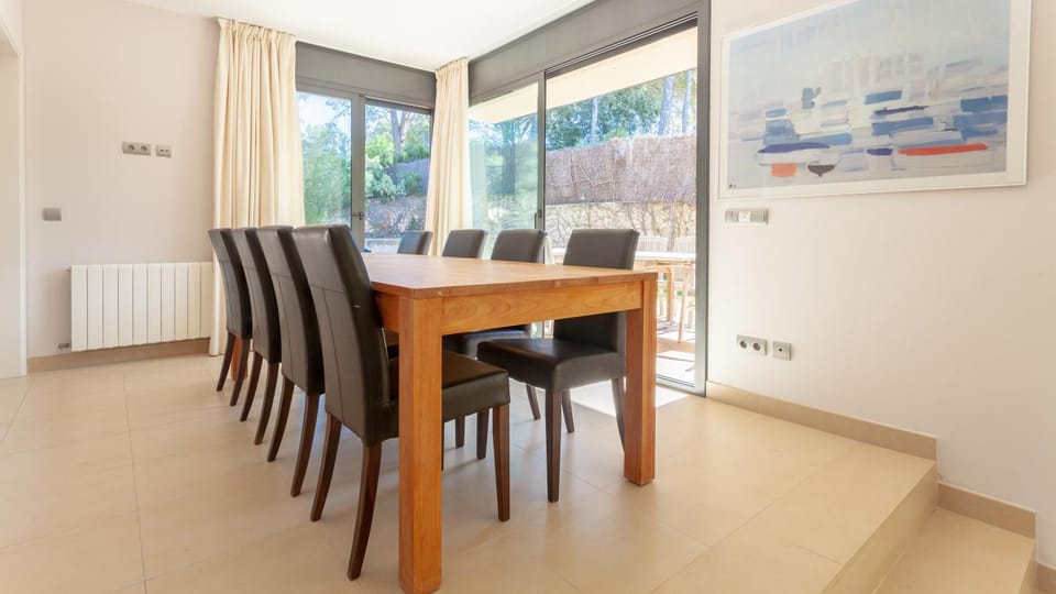 Dining area, Area and facilities