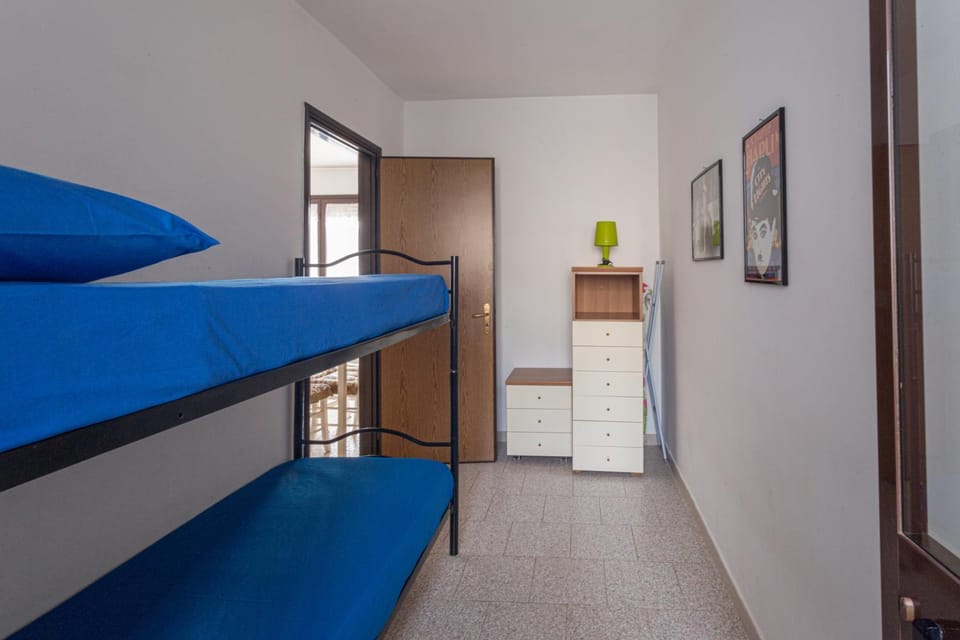 Bed, Photo of the whole room, Bedroom, bunk bed