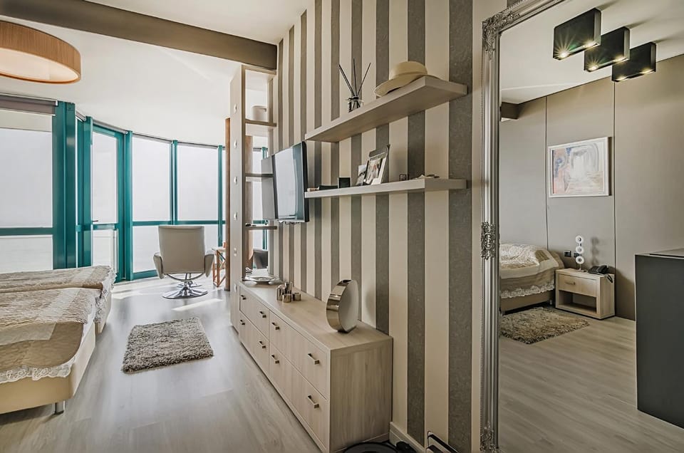 Bed, TV and multimedia, Photo of the whole room, Seating area