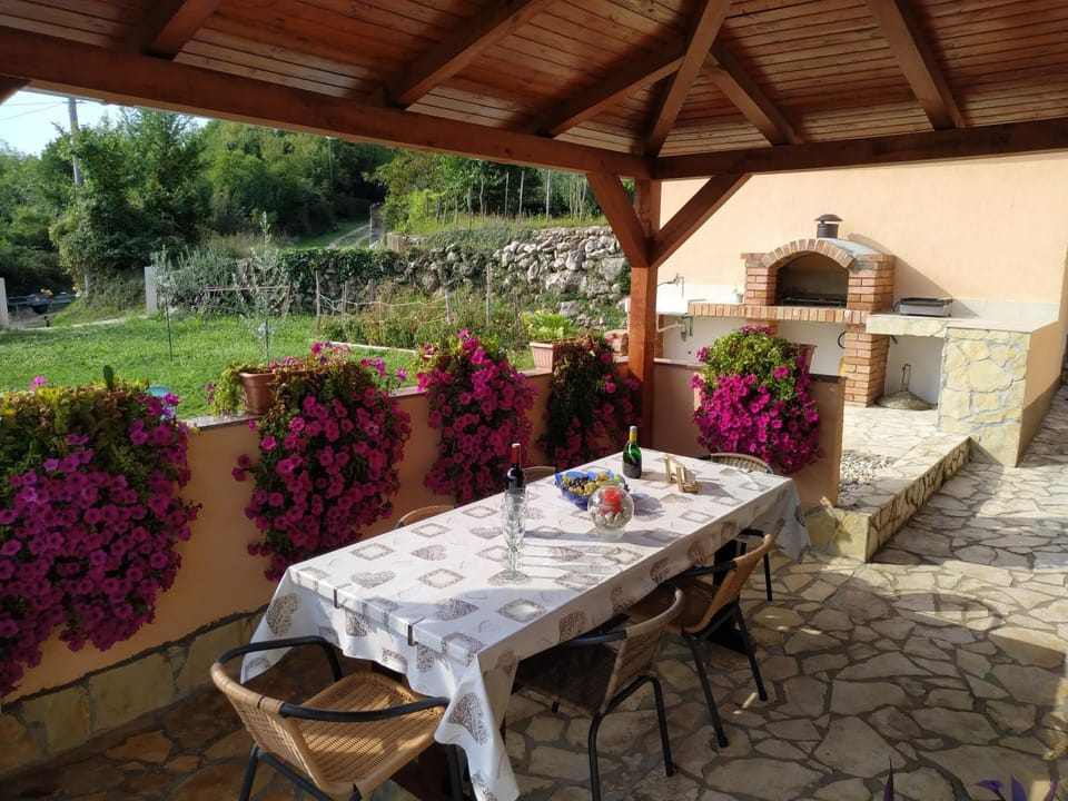 Patio, BBQ facilities, Balcony/Terrace
