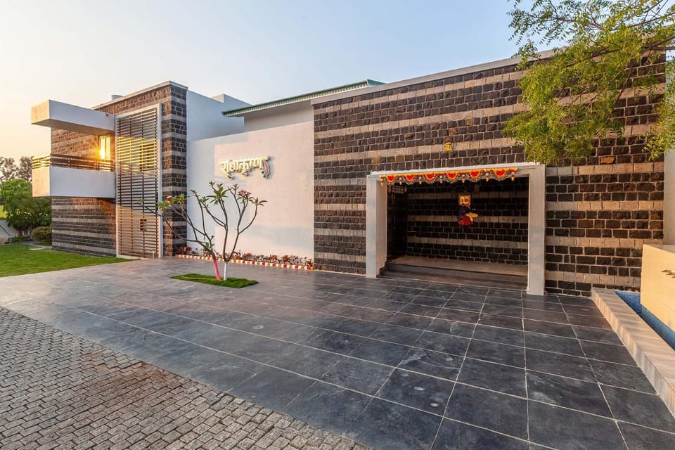 Property building, Facade/entrance