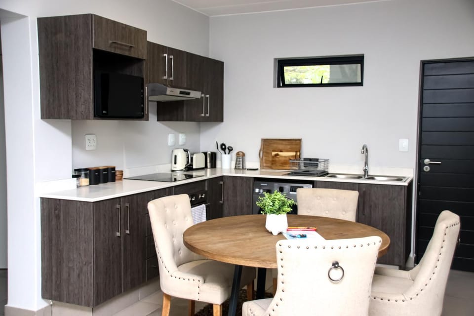 “Pop Inn” modern apartment in heart of Bryanston Apartment in Sandton