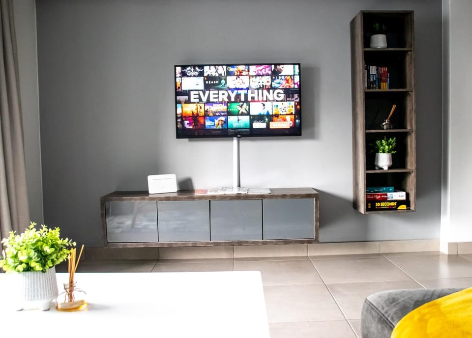 “Pop Inn” modern apartment in heart of Bryanston Apartment in Sandton