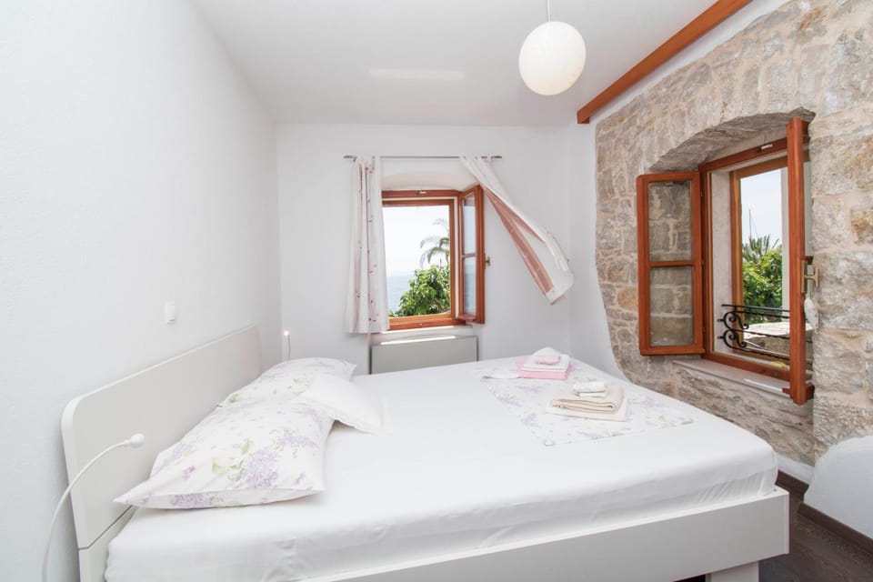 Bed, Bedroom, Sea view