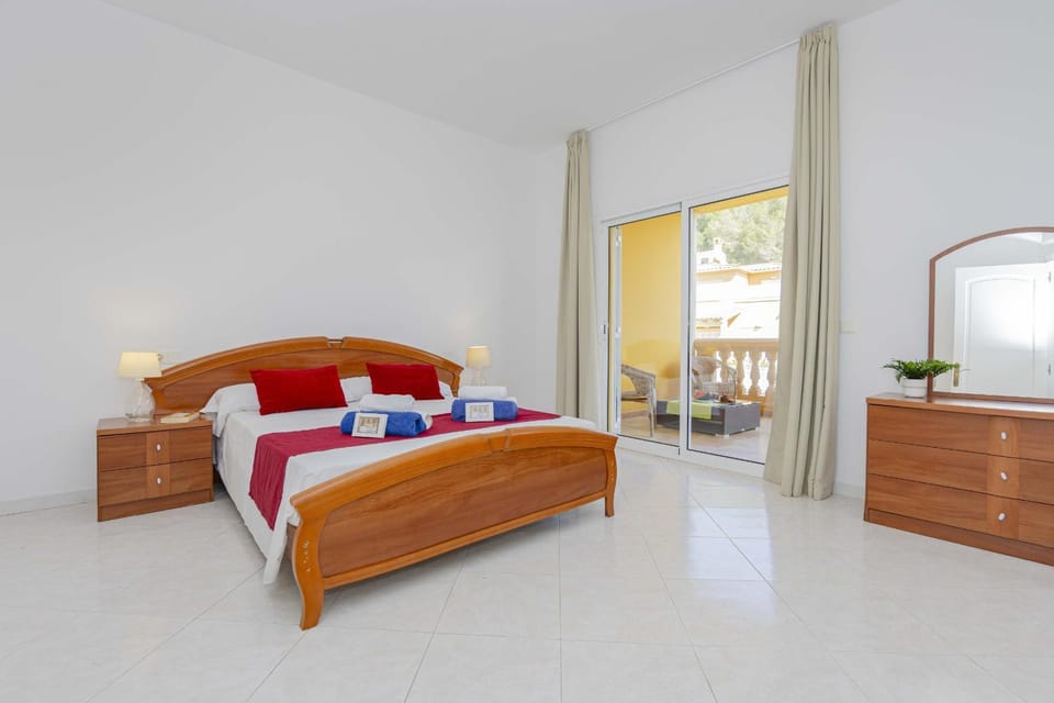 Bed, Balcony/Terrace, Balcony/Terrace, Photo of the whole room, Bedroom, towels