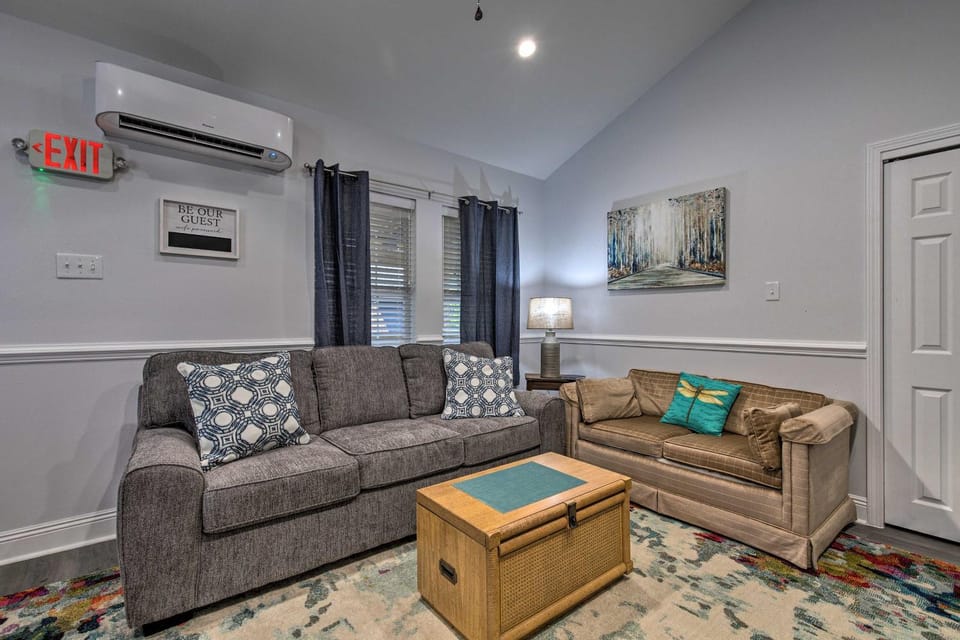 Downtown Ocean Springs Retreat: 1 Mi to Beach! Apartment in Ocean Springs