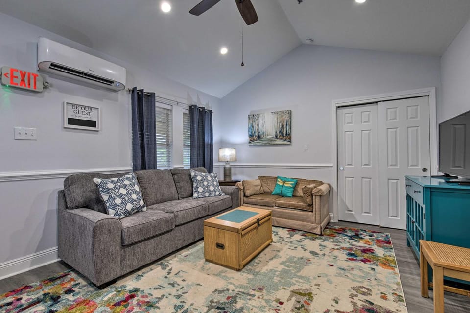 Downtown Ocean Springs Retreat: 1 Mi to Beach! Apartment in Ocean Springs