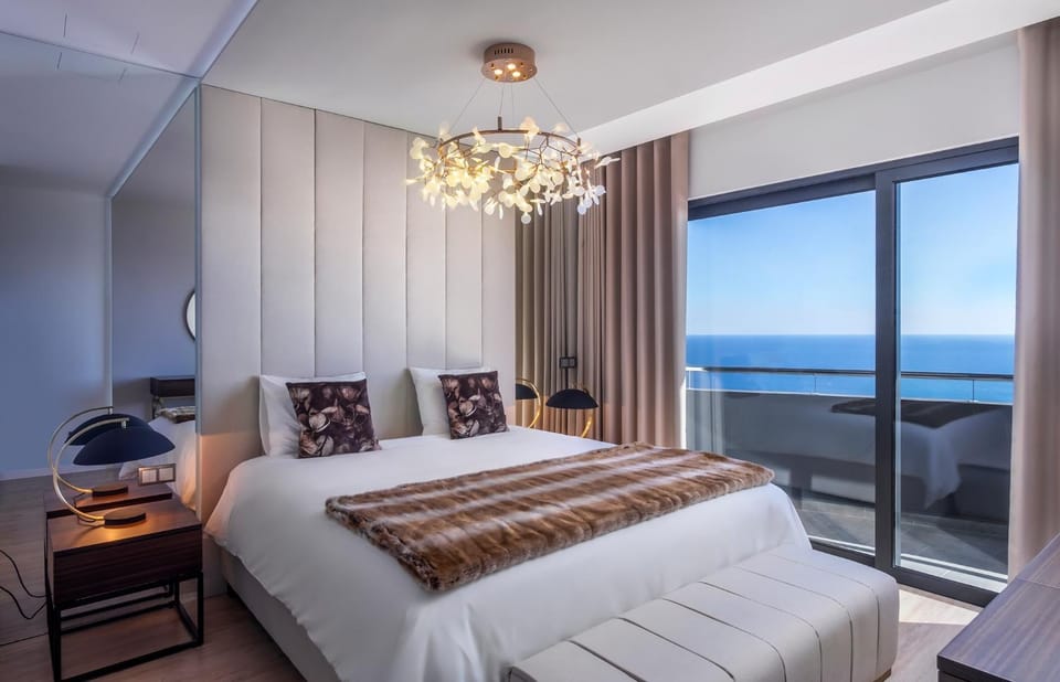 Photo of the whole room, Bedroom, Sea view