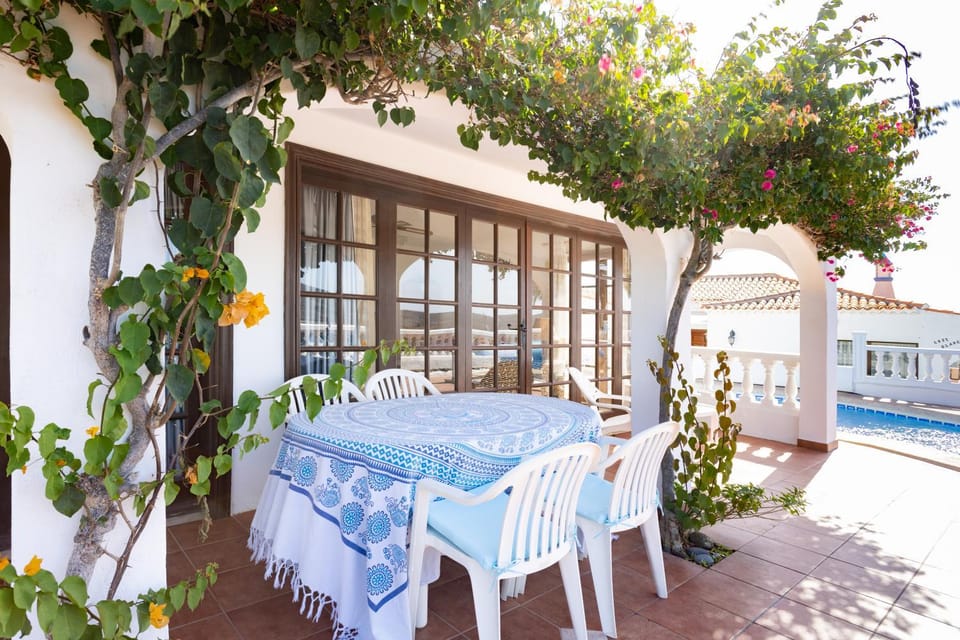 COLINA GOLF excellent holiday home with heated pool Villa in Abona