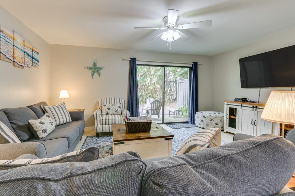 1/4 Mi to Ocean: Beach Pebble Townhome w/ Patio House in Hilton Head Island