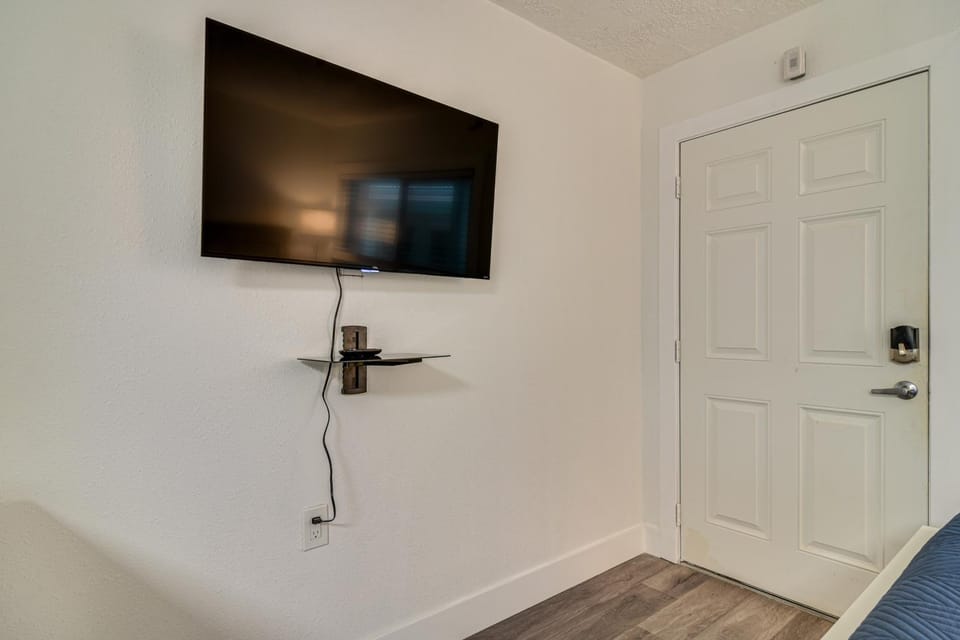 Bright Gulf Coast Escape - 8 Mi to John’s Pass! Apartment in Pass-a-Grille