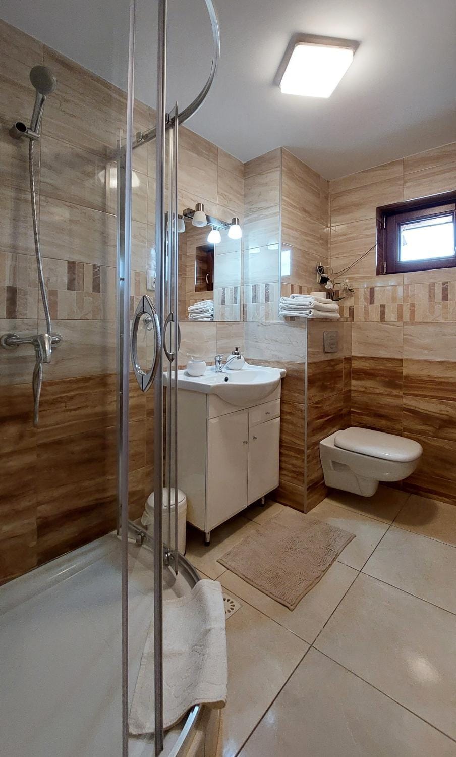 Bathroom, towels