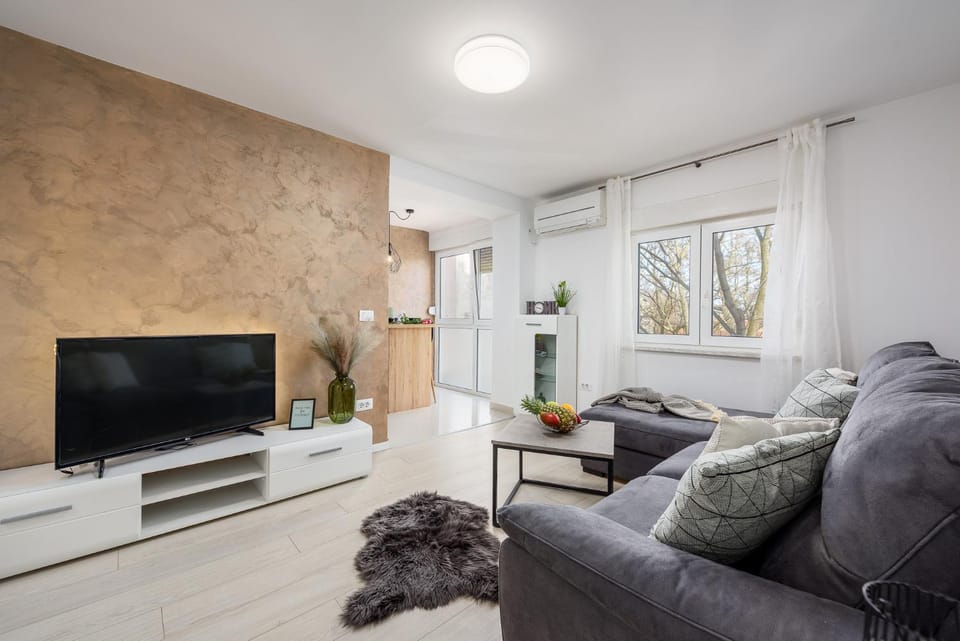 Communal lounge/ TV room, TV and multimedia, Living room, Seating area