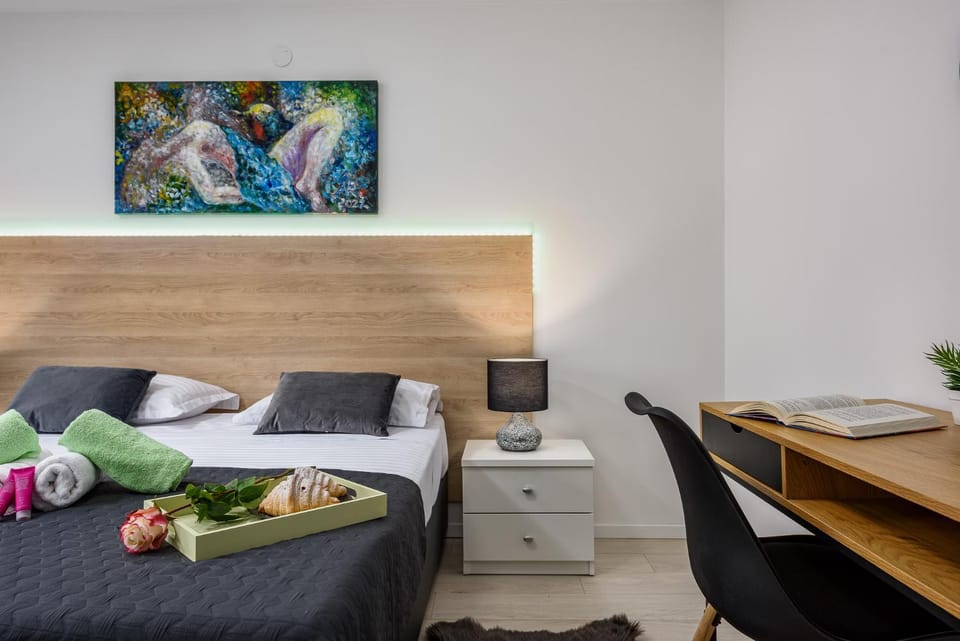 Bed, Bedroom