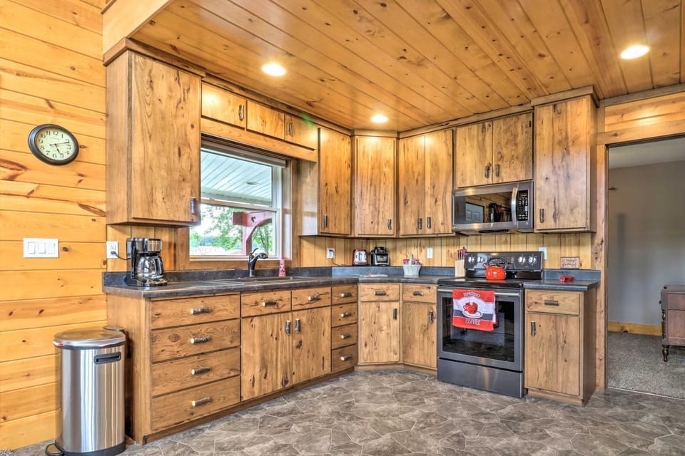 Cozy Haven of Rest Home with Amish Country Views! House in Indiana