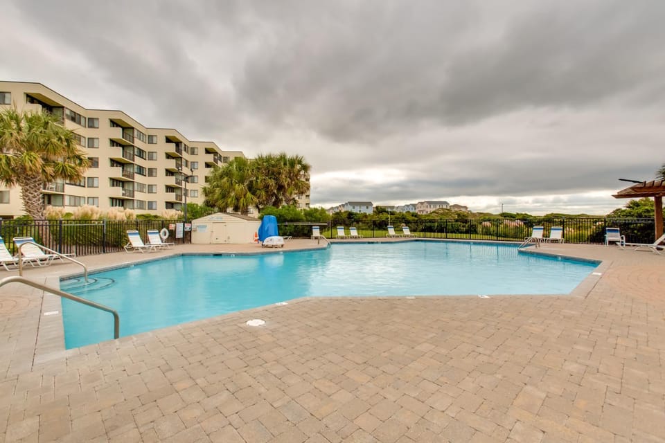 Sands Villa Resort Oceanfront Condo with Pools! House in Atlantic Beach