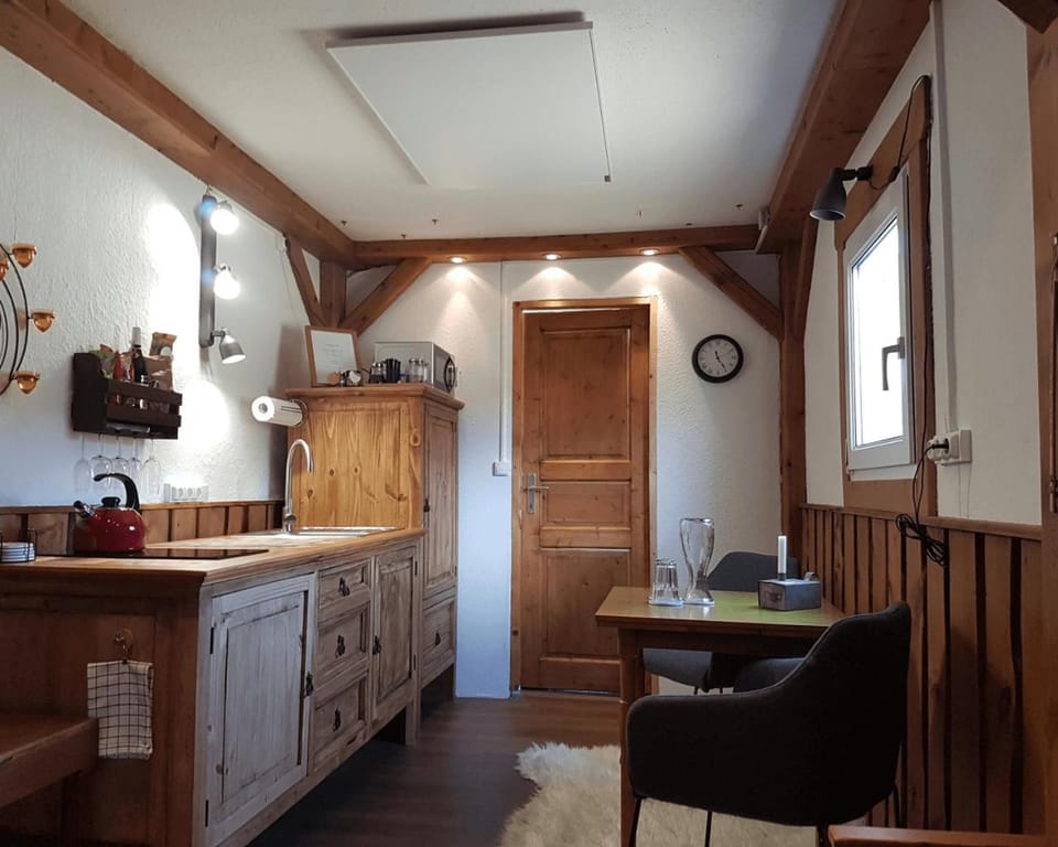 Restaurant/places to eat, Kitchen or kitchenette, Seating area