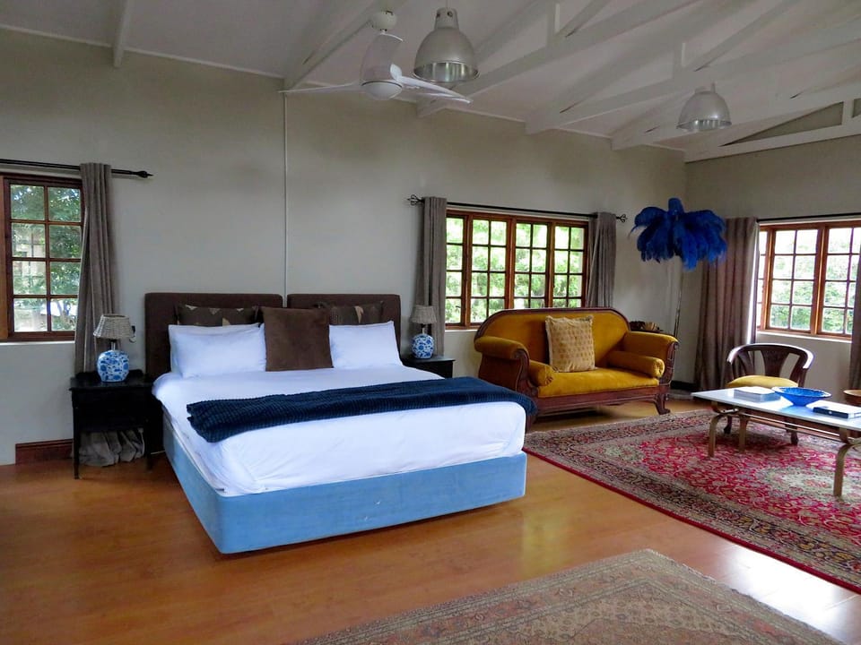 Bed, Garden, Garden, Living room, Photo of the whole room, Seating area, Bedroom, Garden view, Garden view