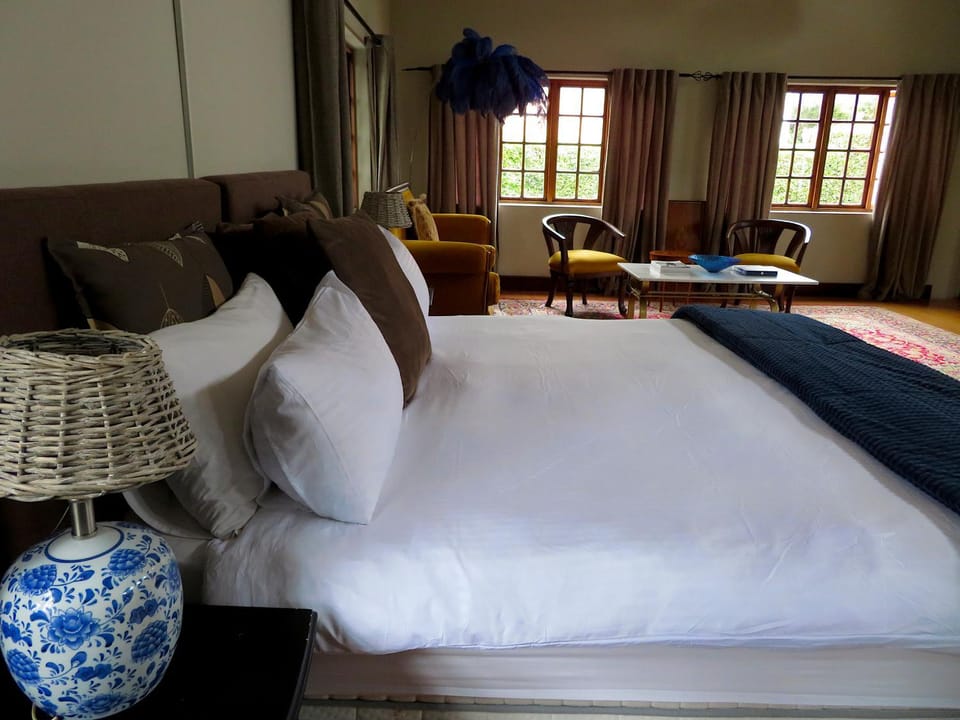 Bed, Garden, Garden, Living room, Photo of the whole room, Seating area, Bedroom, Garden view, Garden view