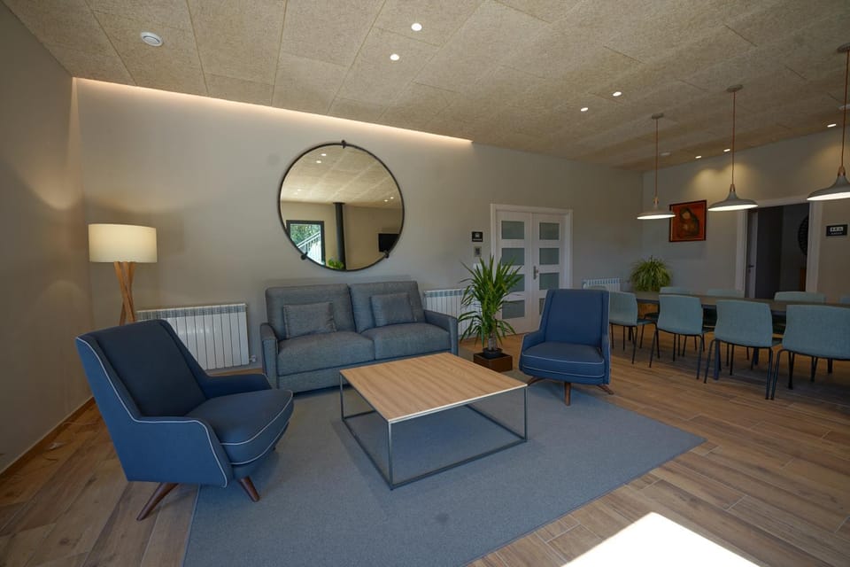 Communal lounge/ TV room, Living room, Seating area