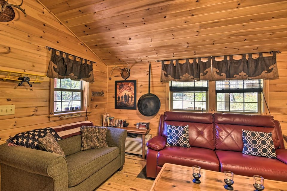 Parsons ‘Semper Fi’ Cabin w/ Fire Pit! Cabin in Shenandoah Valley
