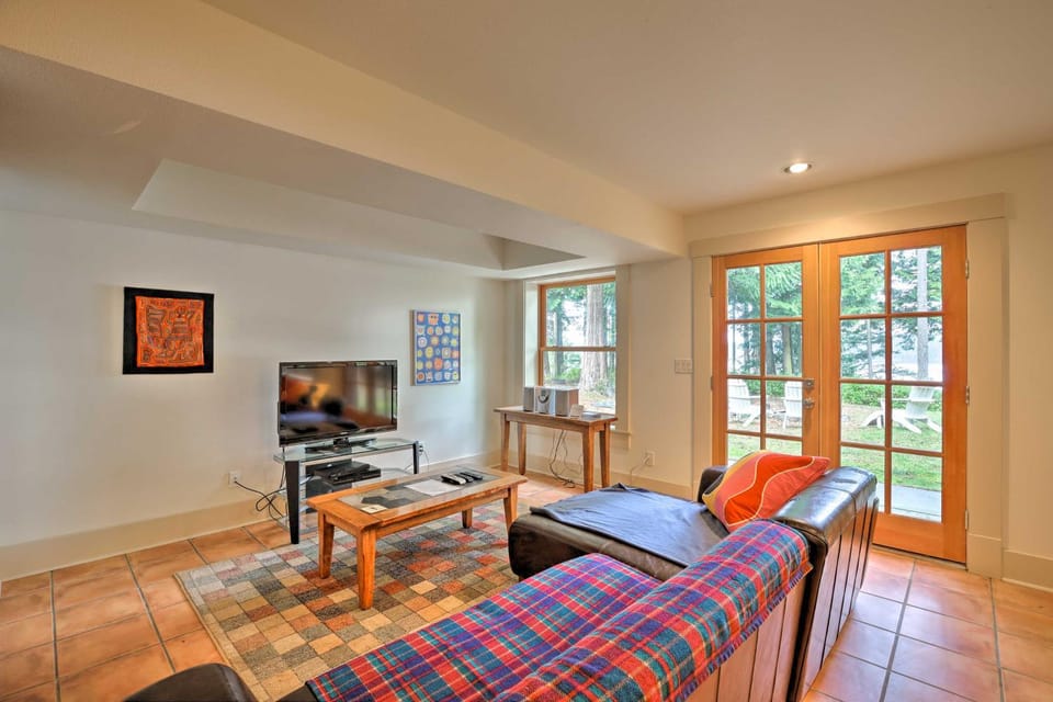 Lopez Island Hideaway with Coastal Views and Deck! House in Lopez Island